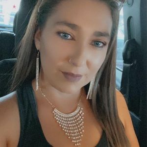 Meet your Posher, Crystal